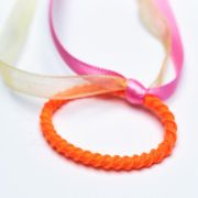 Elastiekje roze lintje