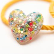 Elastiekje glitter hartje multi