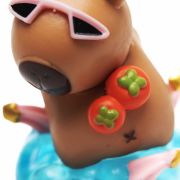 Capybara blue editie zonnebaden