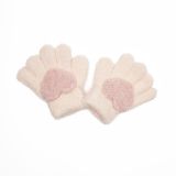 Handschoenen fluffy hart lichtroze