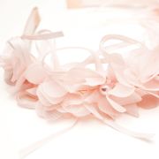 Diadeem roze linten en bloemen