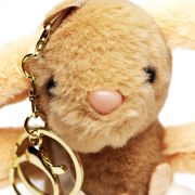 Sleutelhanger konijn met tasje bruin